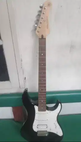 gitar Yamaha pasifica PAC112J