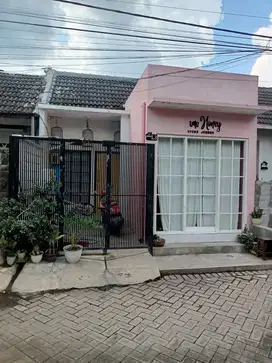 Rumah dekat kampus unej ada ruangan untuk toko