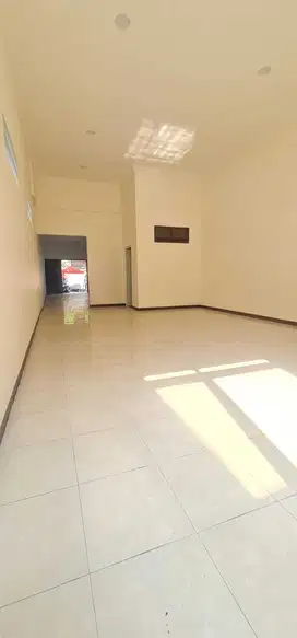 Dijual Ruko 2 Lantai Siap Pakai di Taman Holis Indah 2 (Main Road)