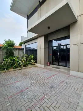 gedung dan kantor sekaligus gudang di jual di bawah NJOP