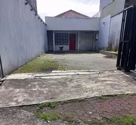 TEMPAT USAHA STRATEGIS DI MANYAR