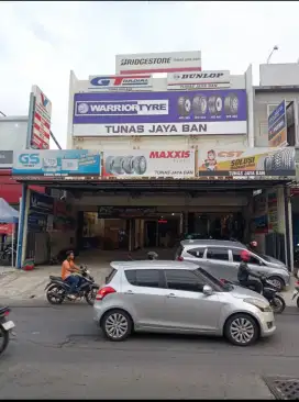 Dibutuhkan administrasi toko, wanita usia max 35tahun