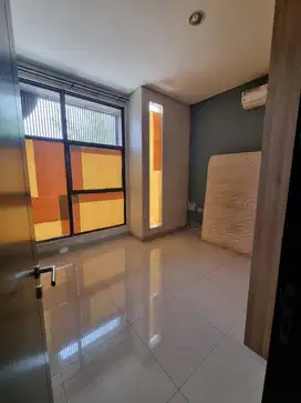 ruko Dijual 2 lantai lebar 7 di savoy jgc Cakung Jakarta Timur