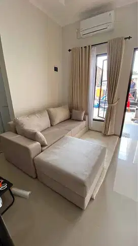 Sofa L creme sudut plus bantal