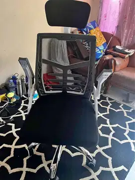 kursi kantor bekas hitam bagus