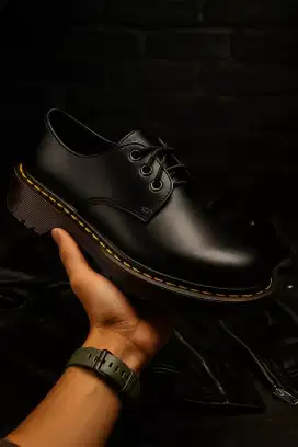 Sepatu pria Doc march ori cibaduyut