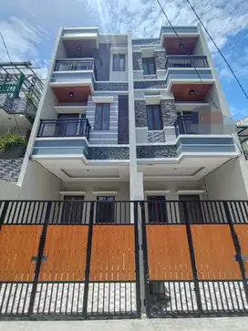 Rumah Baru 3 Lantai Bagus Rapi Minimalis Style di Tomang Jakbar