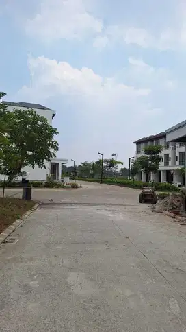 Dijual Rumah Suvarna Sutera Lavon Swan City 3 lantai, Tangerang