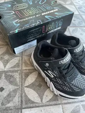 Sepatu anak skechers bekas