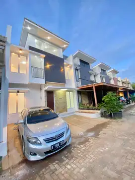 Rumah Cantik Posisi Pojok Dekat Kolam Renang Di Serpong Tangsel