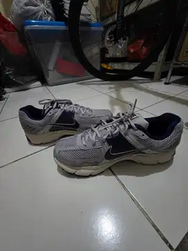 Nike Zoom Vomero 5 Vast Grey Size 44 (BARU DIPAKAI 2 KALI)
