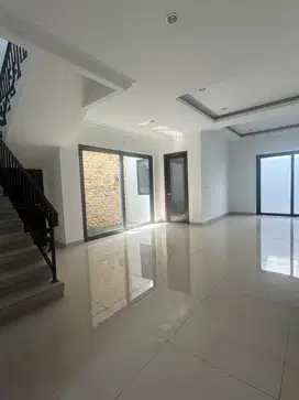 Dijual Cepat Rumah Bagus Di The icon  Cosmo BSD