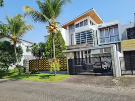 Rumah Mewah Bonus Seluruh Perabotan di Boulevard Golf Araya