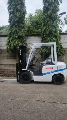 Forklift TCM 2,5 Ton,Manual,Tiang 3 Meter,Mesin Isuzu C240,Tahun 2016