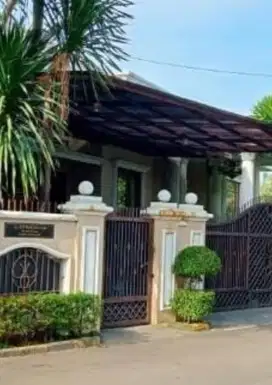 Dijual Rumah Mewah di Pamulang ada Kolam Renangnya