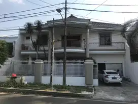 Dijual Rumah 2 lantai  Strategis dekat Tebet Jaksel harga Nego