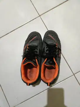 ssepatu merek spotec untuk badmin