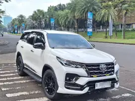 TOYOTA FORTUNER GR 4x4 2.8 AT 2022 Low KM TERAWAT SUPER ISTIMEWA !!