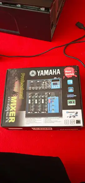 Audio Mixer Yamaha MG04BT