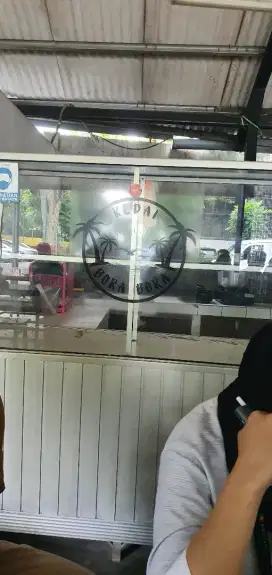 Penjaga Warkop (pria/wanita)