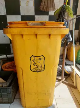 Tong Sampah 240L