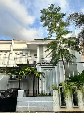 Disewakan Rumah 2 Lantai Full Perabot Perum Gardenia Estate