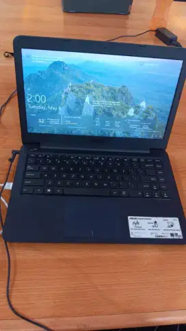 Laptop Asus E402Y