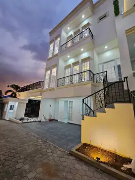 Dijual Rumah 3 Lantai Bagus di Kayu Putih, Jakarta Timur