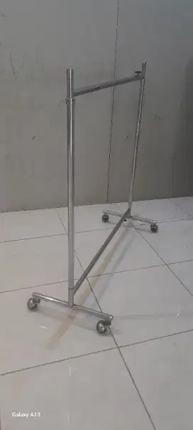 Rak Display Gantungan Baju Hanger