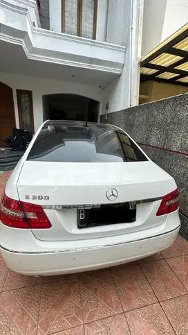 Mercedes-Benz E300 2011 Bensin