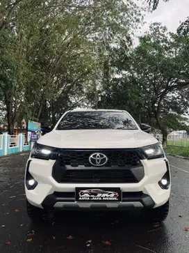 Toyota hilux V 4x4 2024