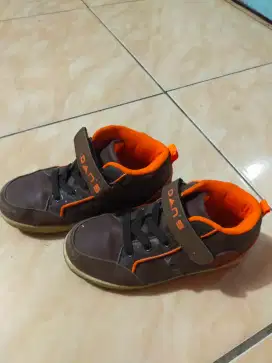 Dijual sepatu anak nego