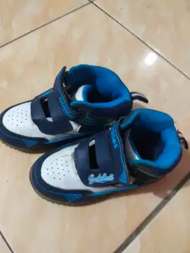 Sepatu anak nego bosss