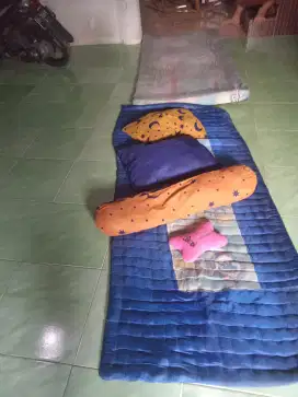 Dijual 2 kasur sm bantalnya semua