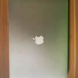 Macbook pro 2012 retina display core i7  15 inc 8/256