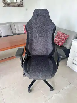 Jual kursi gaming Secret Lab titan