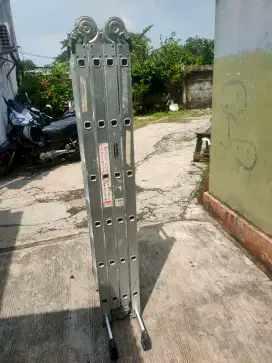Tangga Lipat Multifungsi -+7 Meter