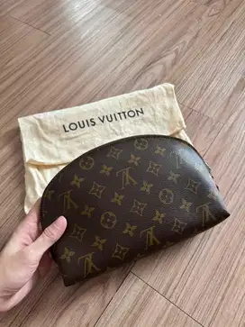 NETT!! PRELOVED - Louis Vuitton Bag Cosmetic Pouch