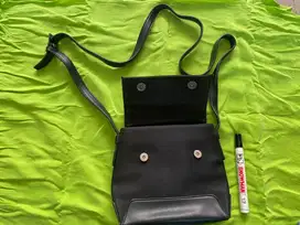 SLING BAG ESPRIT – ORIGINAL – HITAM - PRELOVED