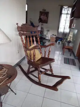 Kursi goyang jati