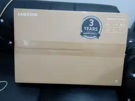 Monitor Samsung webcam integrated LED IPS uk.24 inch like new