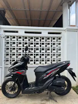Vario 125 2023 CBS ISS Black Tangan Pertama