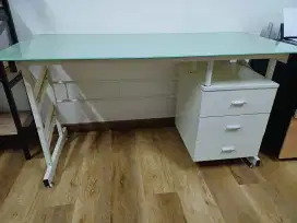 Meja kantor 3 laci