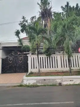 Dijual Langka Rumah 2 lantai Jl. Imam Bonjol Surabaya