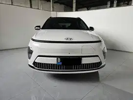 Km 11rban Hyundai Kona EV Signature LR AT ( Matic ) 2024 Putih 2 Tone