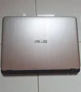 Jual Laptop Asus umur 6 tahun masih mulus.