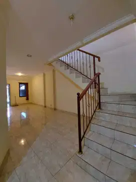 Rumah 3 Kamar di Lippo karawaci taman ubud harga 1M an siap huni
