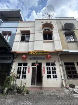 Dijual Rumah 2,5 Tingkat di Jalan Brig Jend. Zein Hamid Gg. Pribadi