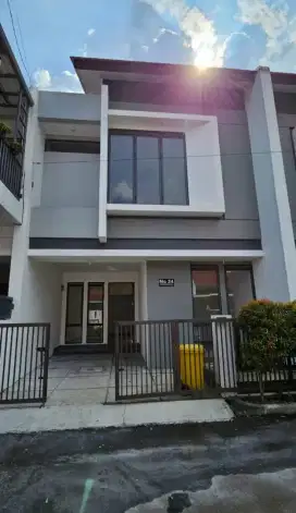 Rumah baru siap huni strategis di komplek bumi setra dago Antapani