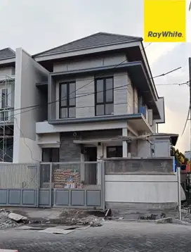 Dijual Rumah 2 lantai di Klampis Anom Surabaya